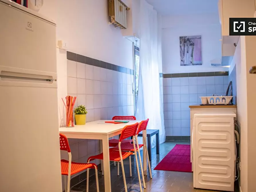 Immagine 4 di Camera condivisa in affitto  in Via Alfredo Catalani a Roma