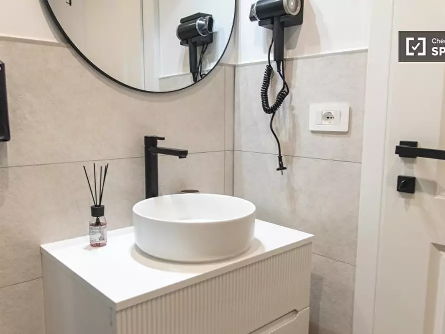 Immagine 1 di Camera condivisa in affitto  in Via Innocenzo XI a Roma