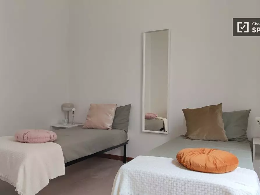 Immagine 2 di Camera condivisa in affitto  in Via Anton Giulio Barrili a Milano