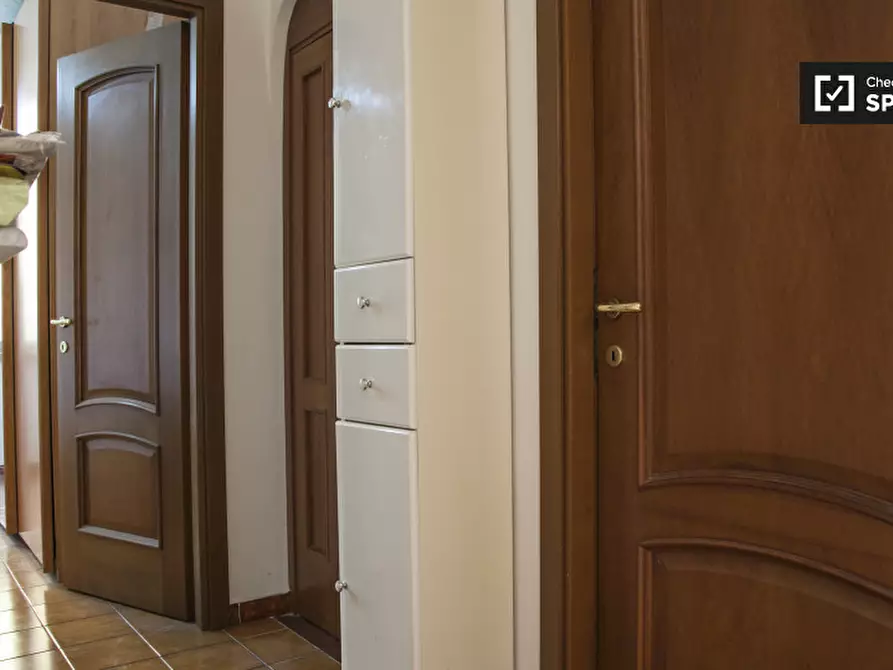 Immagine 15 di Camera condivisa in affitto  in Via Alessandro Avoli a Roma