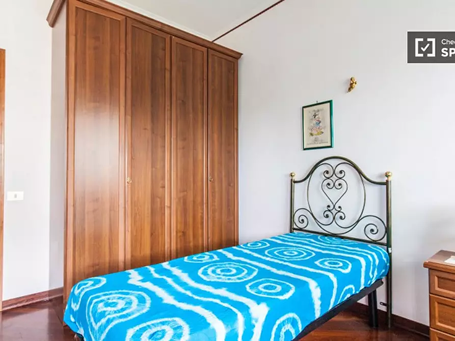 Immagine 2 di Camera condivisa in affitto  in Via Paolo Barison a Roma