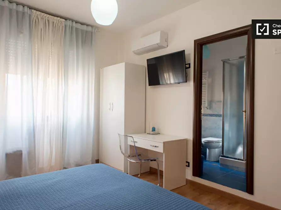 Immagine 4 di Camera condivisa in affitto  in Via Monza a Roma