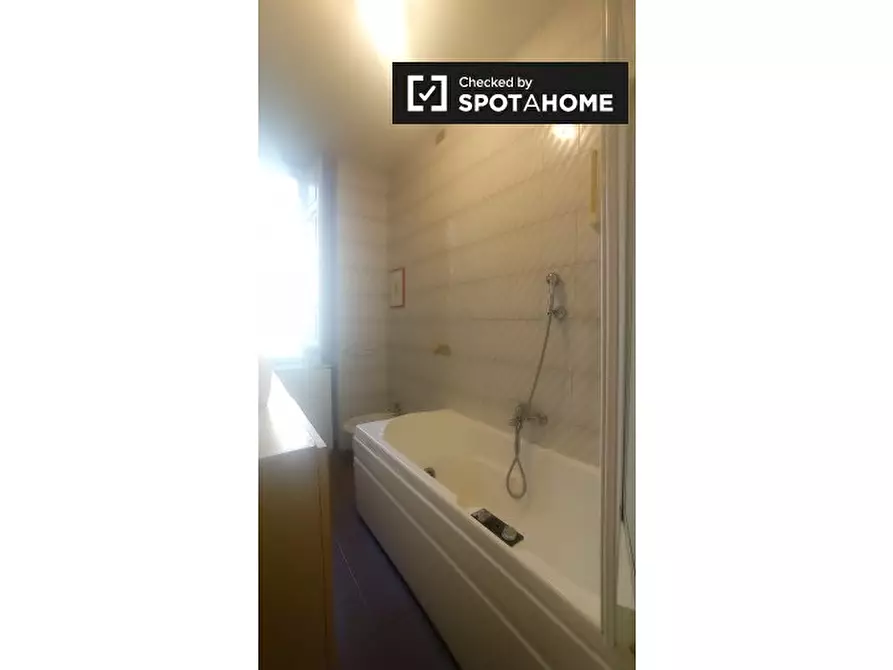 Immagine 14 di Camera condivisa in affitto  in Via Filippo Corridoni a Roma