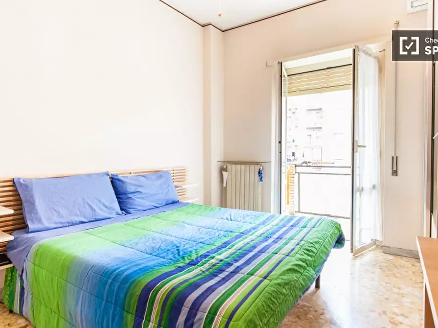 Immagine 6 di Camera condivisa in affitto  in Viale Partenope a Roma
