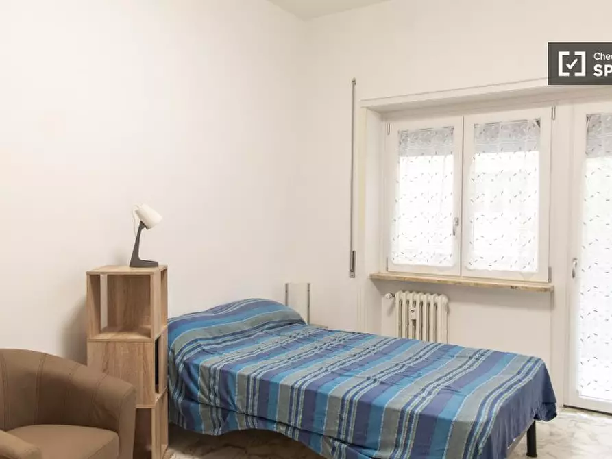 Immagine 1 di Camera condivisa in affitto  in Piazza Conca d'Oro a Roma