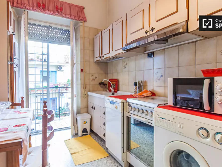 Immagine 6 di Camera condivisa in affitto  in Via delle Arniche a Roma