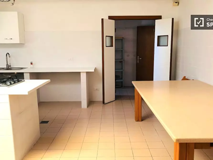 Immagine 17 di Camera condivisa in affitto  in Via Alessandro Brisse a Roma