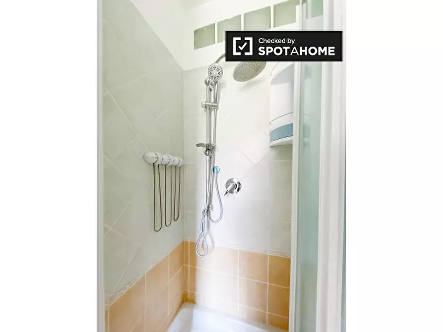 Immagine 8 di Camera condivisa in affitto  in Via Giovanni da Empoli a Roma