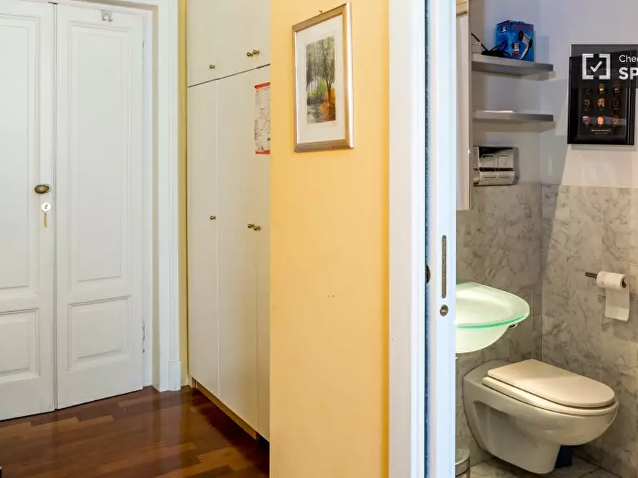 Immagine 4 di Camera condivisa in affitto  in Viale Edoardo Jenner a Milano