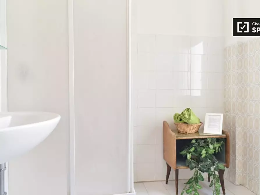 Immagine 15 di Camera condivisa in affitto  in Via Sandro Sandri a Roma