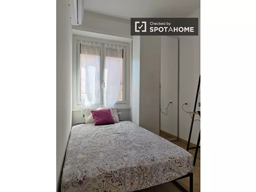 Immagine 3 di Camera condivisa in affitto  in Via Sebino a Milano