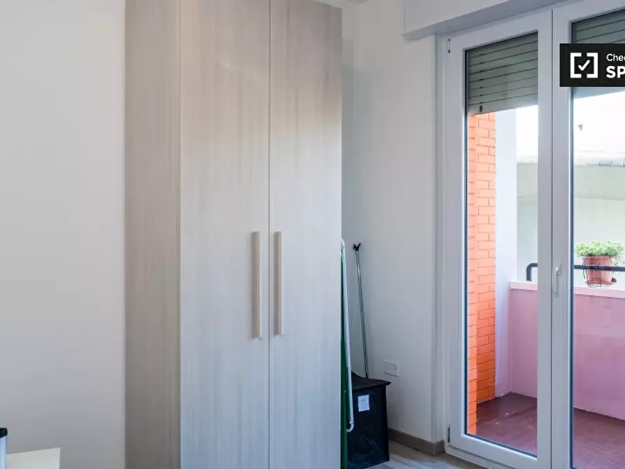 Immagine 15 di Camera condivisa in affitto  in Via Longarone a Milano