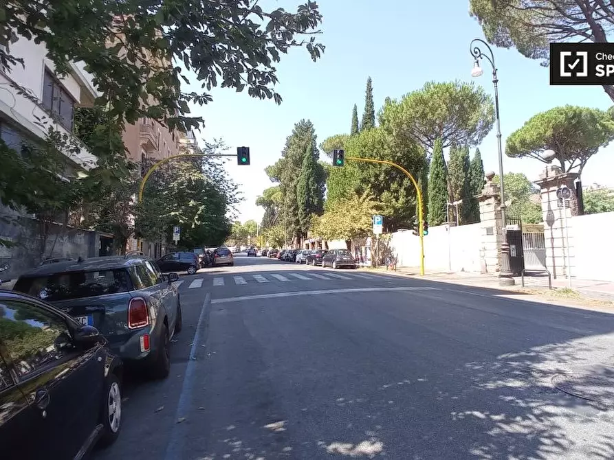 Immagine 15 di Camera condivisa in affitto  in Via Panama a Roma