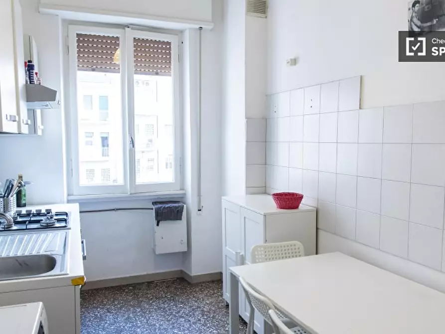 Immagine 16 di Camera condivisa in affitto  in Via Tripolitania a Roma