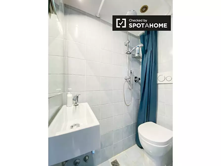 Immagine 5 di Camera condivisa in affitto  in Via Matteo Boiardo a Roma