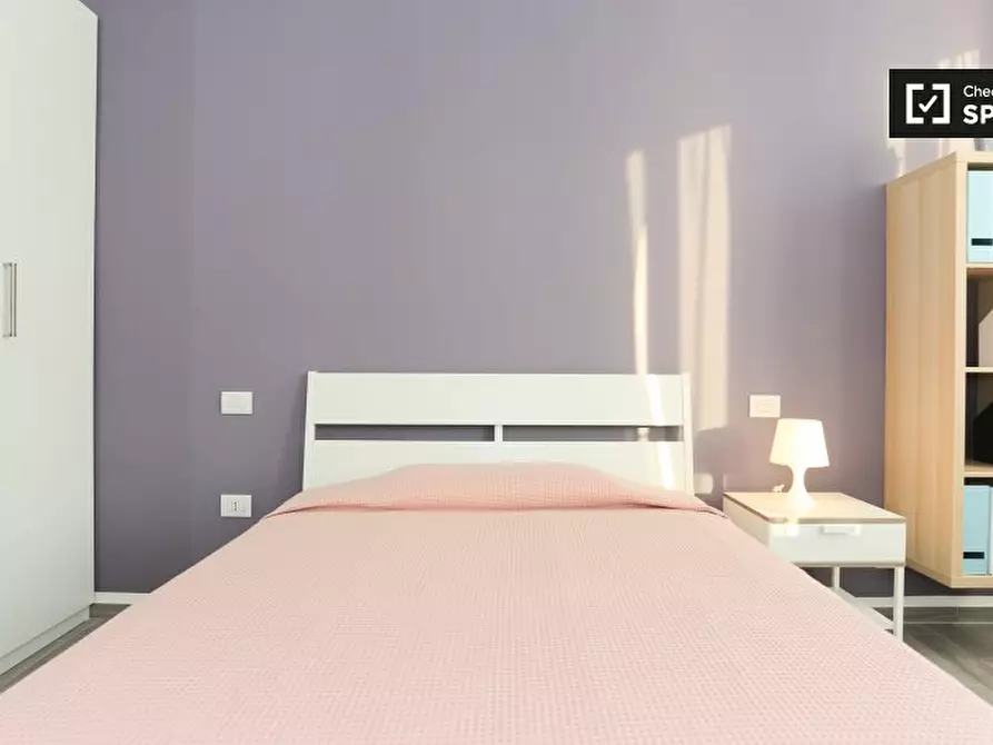 Immagine 3 di Camera condivisa in affitto  in Piazza Firenze a Milano