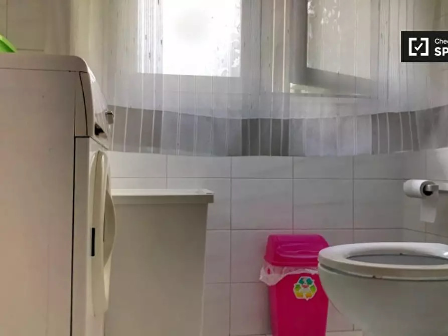 Immagine 16 di Camera condivisa in affitto  in Via Aquilonia, 00177 Roma RM, Italy a Roma