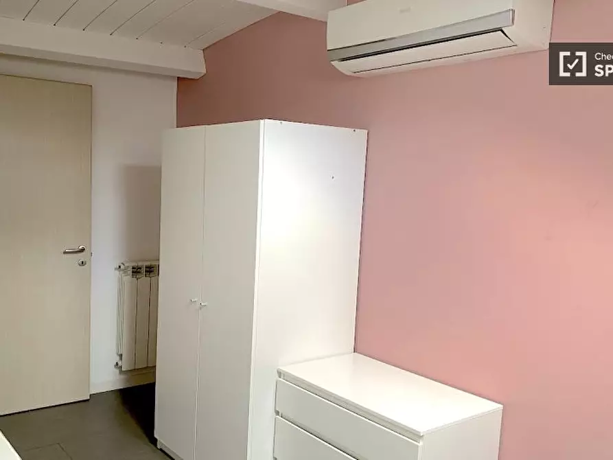 Immagine 1 di Camera condivisa in affitto  in Via di Carcaricola a Roma