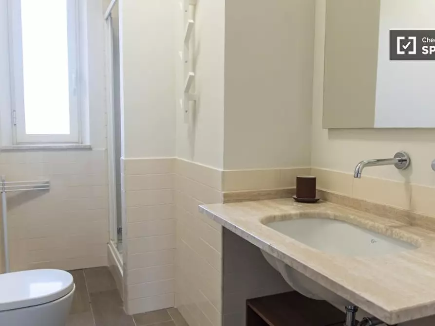 Immagine 10 di Camera condivisa in affitto  in Via Arezzo a Roma