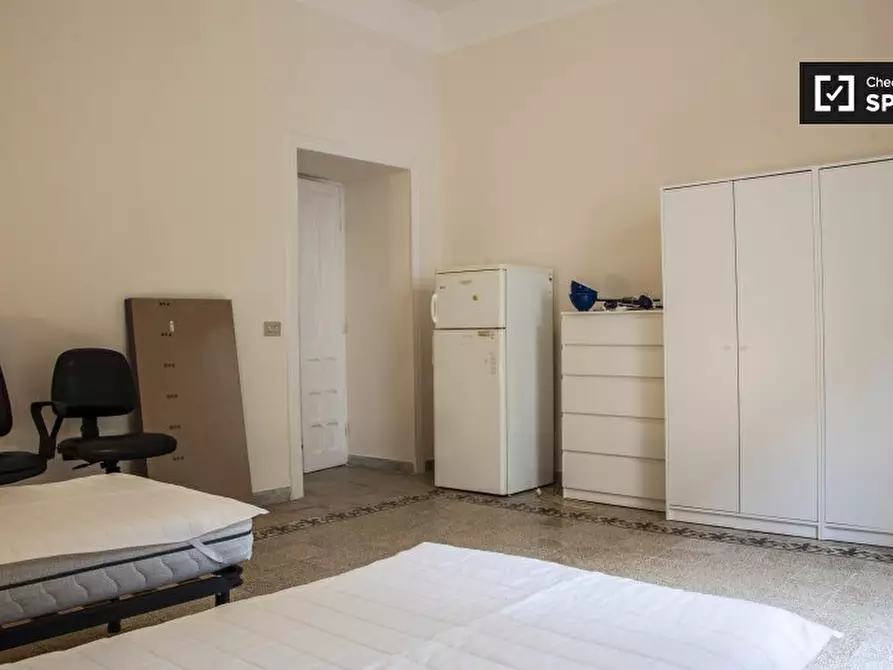 Immagine 3 di Camera condivisa in affitto  in Largo Magnagrecia a Roma