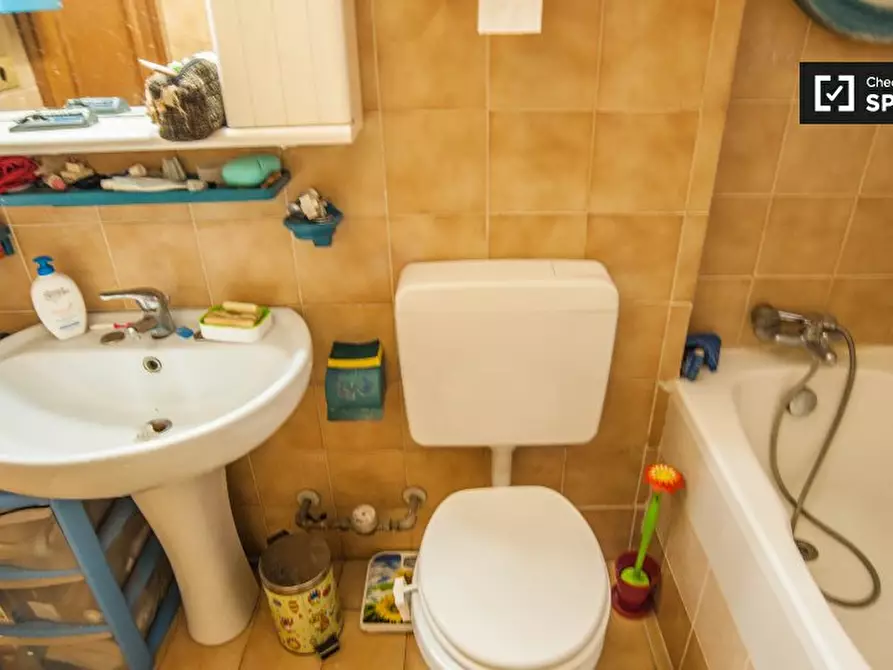 Immagine 15 di Camera condivisa in affitto  in Via Giulioli Eudo, 00173 Roma RM, Italy a Roma