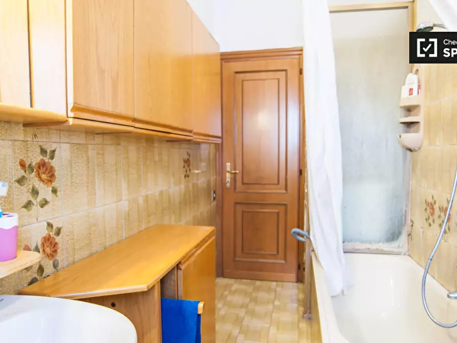 Immagine 13 di Camera condivisa in affitto  in Via Lucio Calpurnio Bibulo a Roma