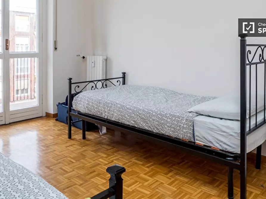 Immagine 2 di Camera condivisa in affitto  in Via Emilio de Marchi a Milano