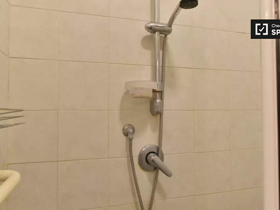 Immagine 12 di Camera condivisa in affitto  in Via Appia Nuova a Roma