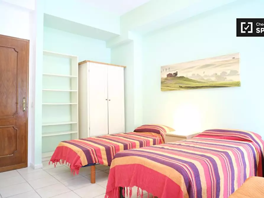 Immagine 3 di Camera condivisa in affitto  in Viale dell'Arte, 00144 Roma RM, Italy a Roma