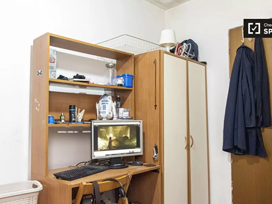 Immagine 4 di Camera condivisa in affitto  in Via dei Savorelli, 00165 Roma RM, Italy a Roma