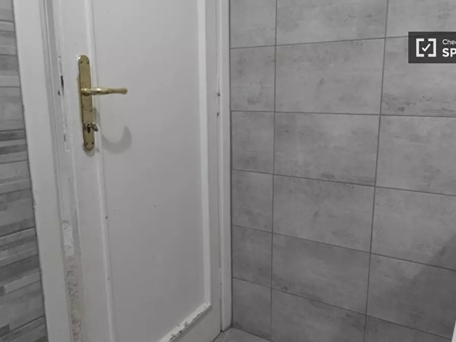 Immagine 11 di Camera condivisa in affitto  in Via Val d'Aosta a Roma