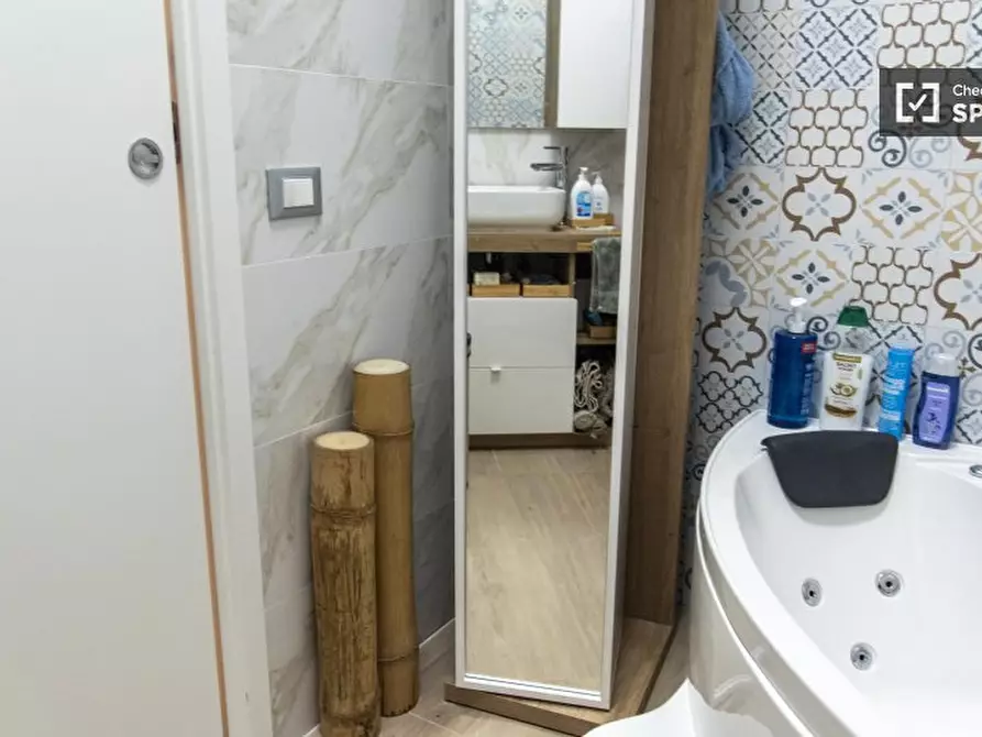 Immagine 9 di Camera condivisa in affitto  in Via Girolamo Benzoni a Roma