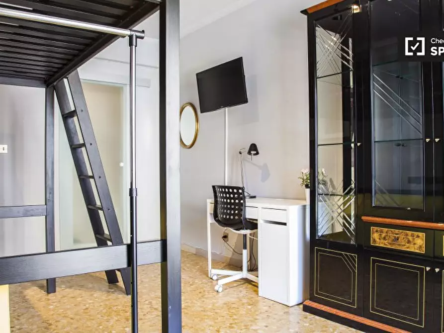 Immagine 4 di Camera condivisa in affitto  in Via Tiburtina a Roma