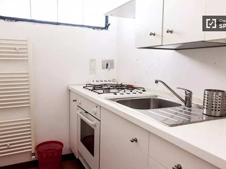 Immagine 5 di Camera condivisa in affitto  in Via del Fontanile Arenato a Roma