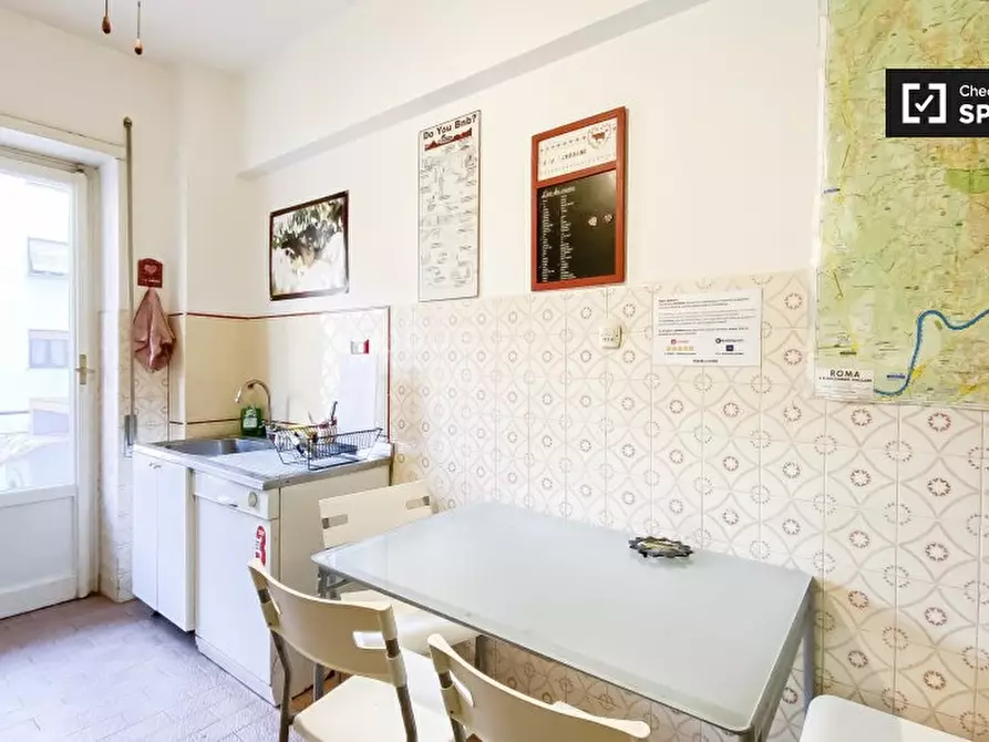 Immagine 8 di Camera condivisa in affitto  in Via Antonio Raimondi a Roma