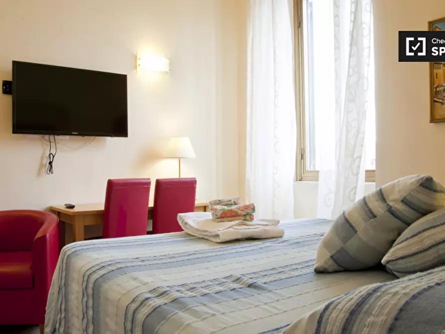 Immagine 17 di Camera condivisa in affitto  in Via Barletta a Roma