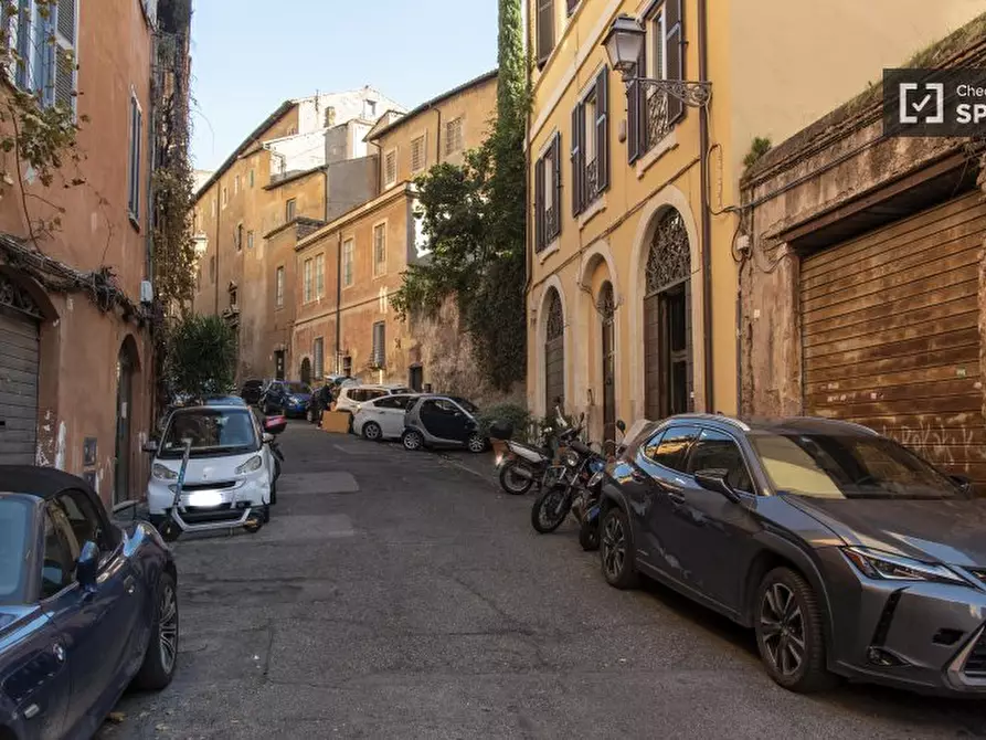 Immagine 19 di Camera condivisa in affitto  in Via in Selci a Roma
