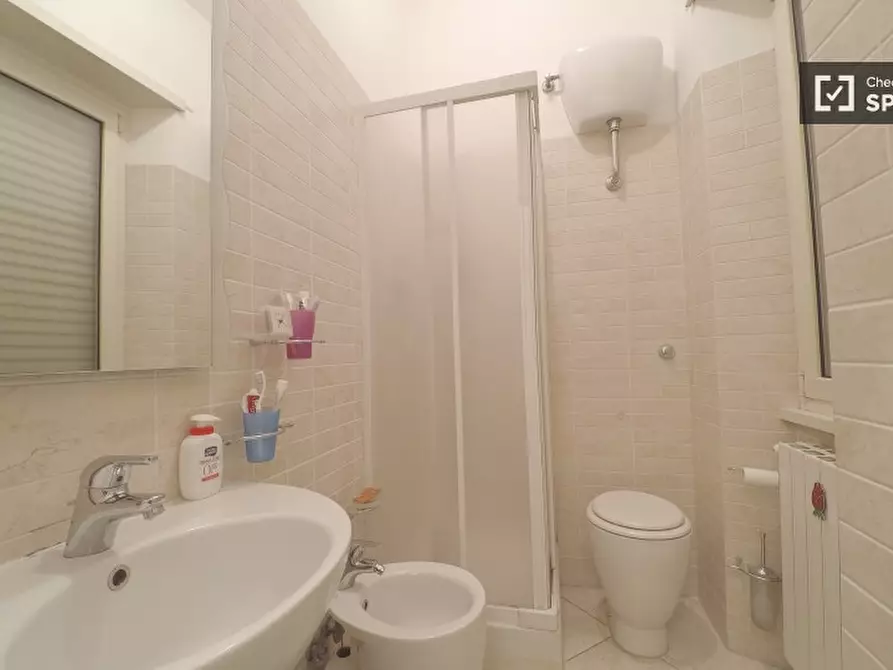 Immagine 11 di Camera condivisa in affitto  in Viale Somalia a Roma