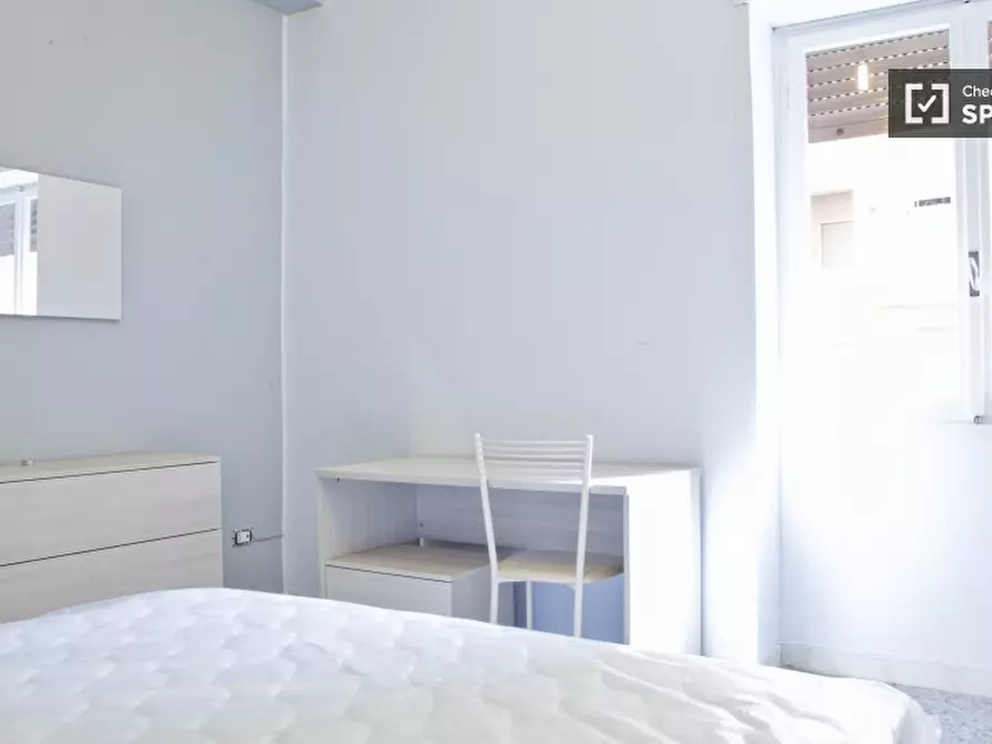 Immagine 4 di Camera condivisa in affitto  in Via Calpurnio Fiamma a Roma