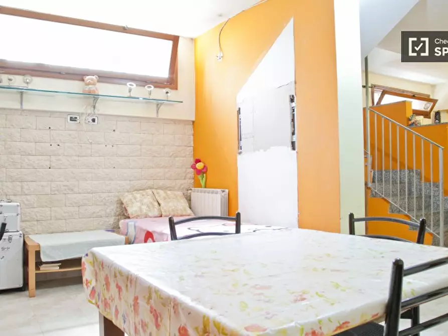 Immagine 6 di Camera condivisa in affitto  in Via Augusto Casciani a Roma