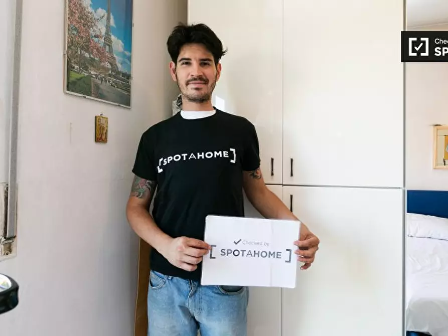 Immagine 5 di Camera condivisa in affitto  in Via Val di Bondo Milano MI, Italy a Milano