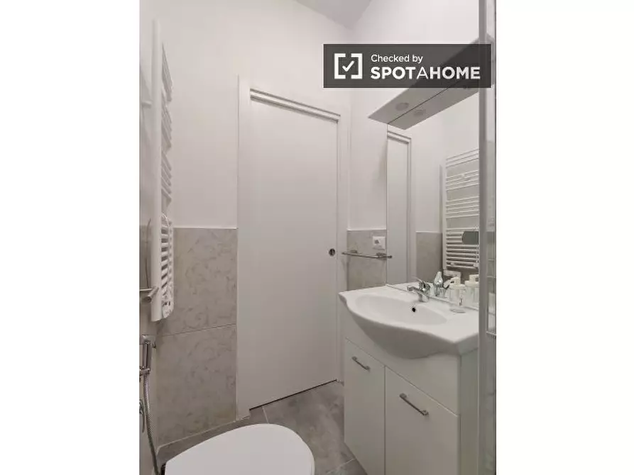 Immagine 12 di Ufficio in affitto  in Viale Brenta a Milano