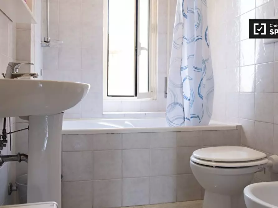 Immagine 12 di Camera condivisa in affitto  in Via Alfonso Borelli a Roma