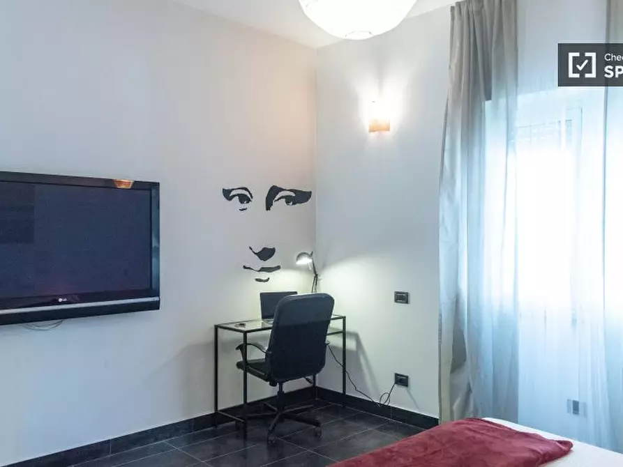 Immagine 3 di Camera condivisa in affitto  in Via Corrado Segre a Roma