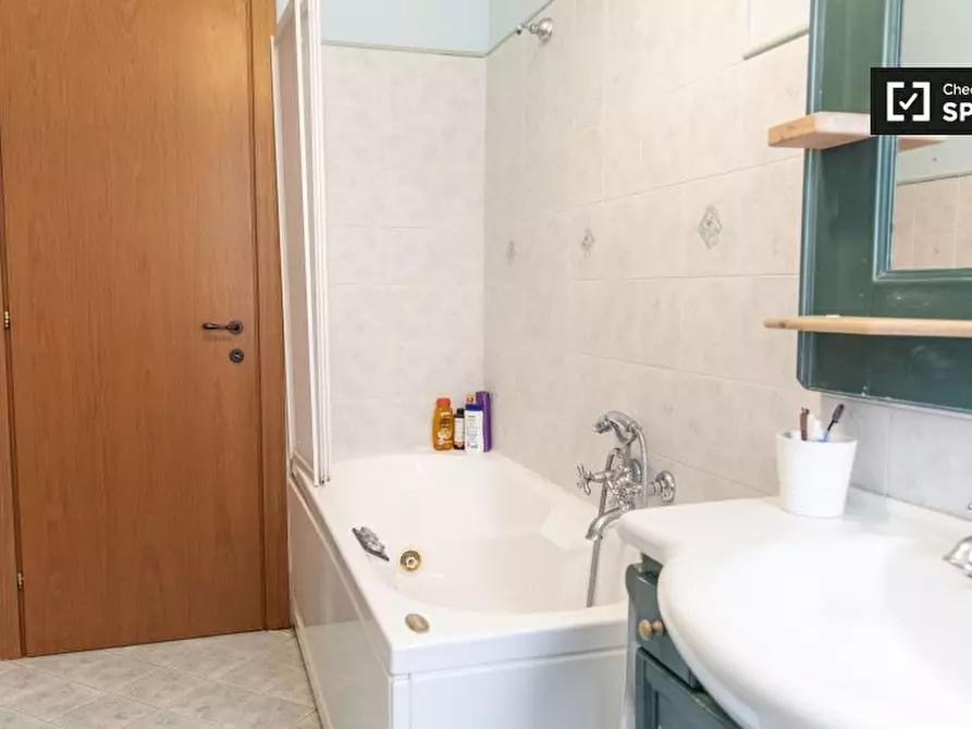 Immagine 10 di Camera condivisa in affitto  in Via Leone IX a Roma