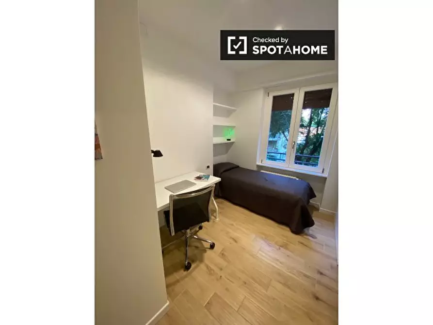 Immagine 11 di Camera condivisa in affitto  in Largo Ettore Marchiafava a Roma