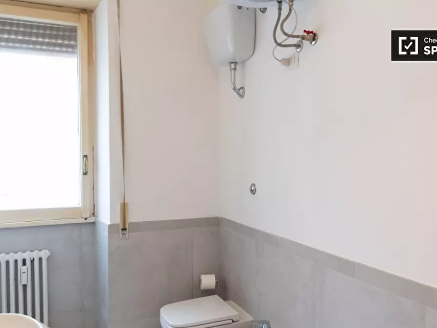 Immagine 19 di Camera condivisa in affitto  in Via Capo Miseno a Roma