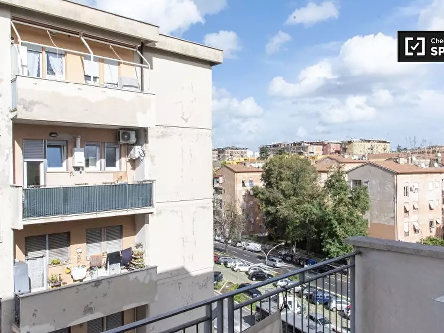 Immagine 14 di Camera condivisa in affitto  in Viale Palmiro Togliatti a Roma