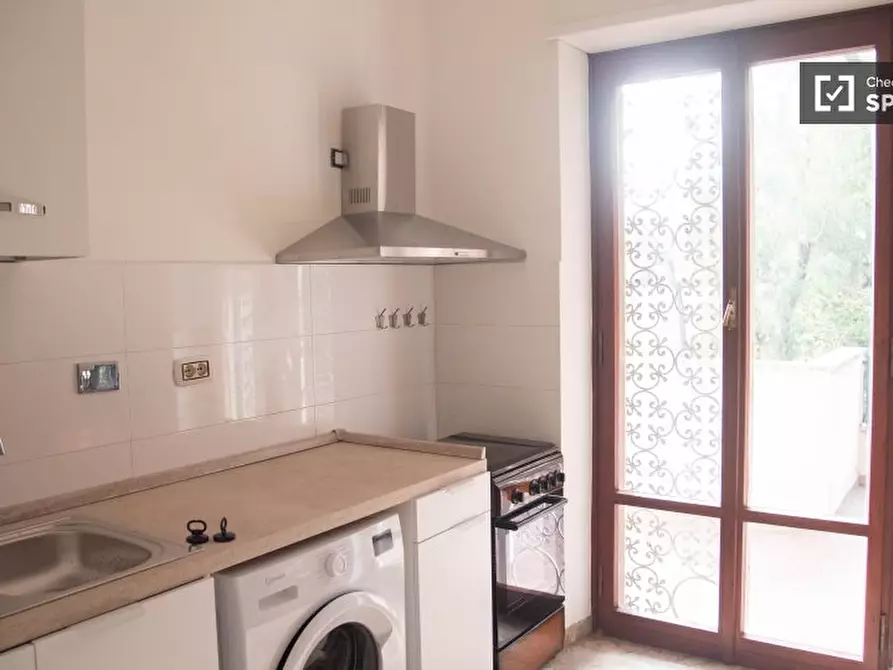 Immagine 11 di Camera condivisa in affitto  in Via Colle Di Mezzo a Roma