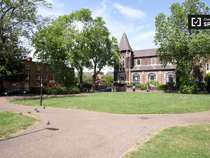Immagine 10 di Camera condivisa in affitto  in Cambridge Heath Road a Poplar